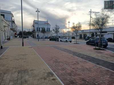 Nei piani c�� anche la realizzazione di almeno tre slarghi dotati di panchine: uno vicino al porto peschereccio ai piedi  della Torre Aragonese...